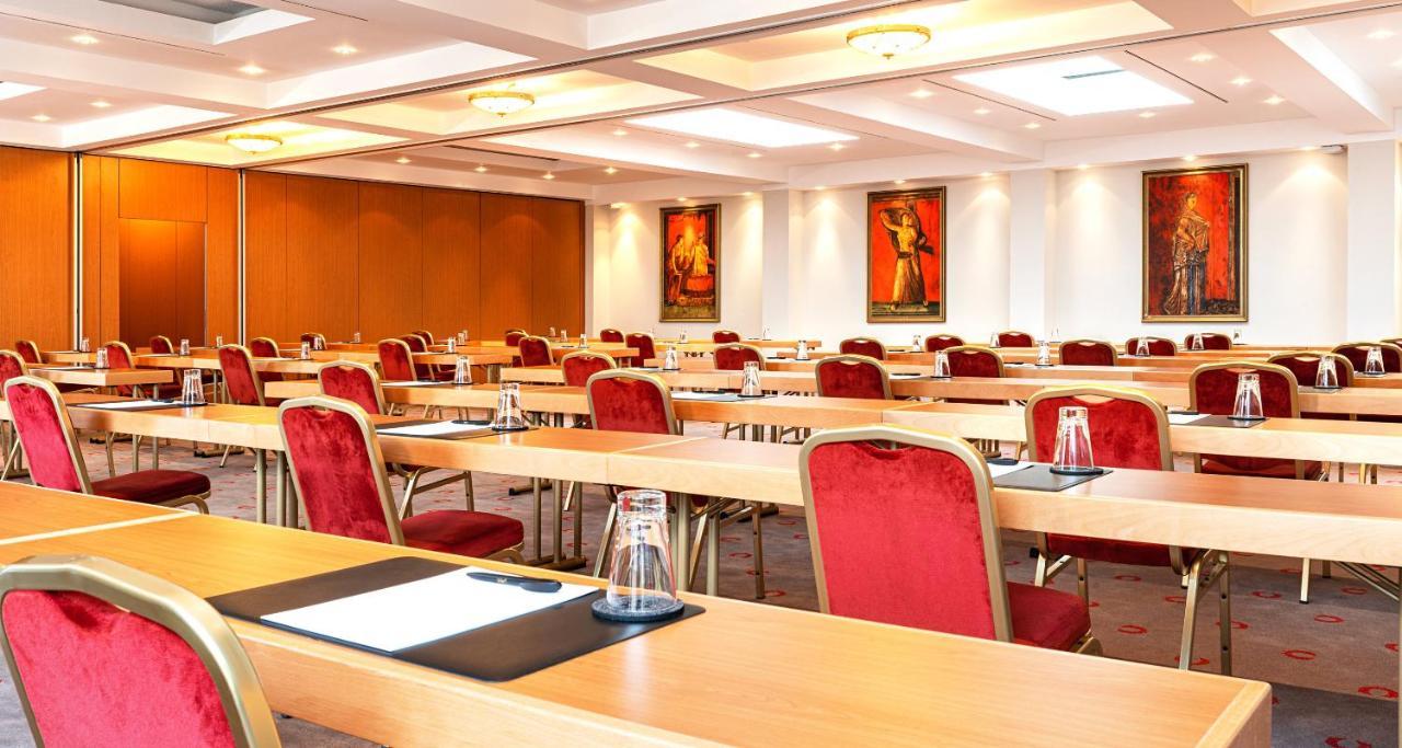 Victor's Residenz-Hotel Schloss Berg Nennig Exterior foto Meeting room