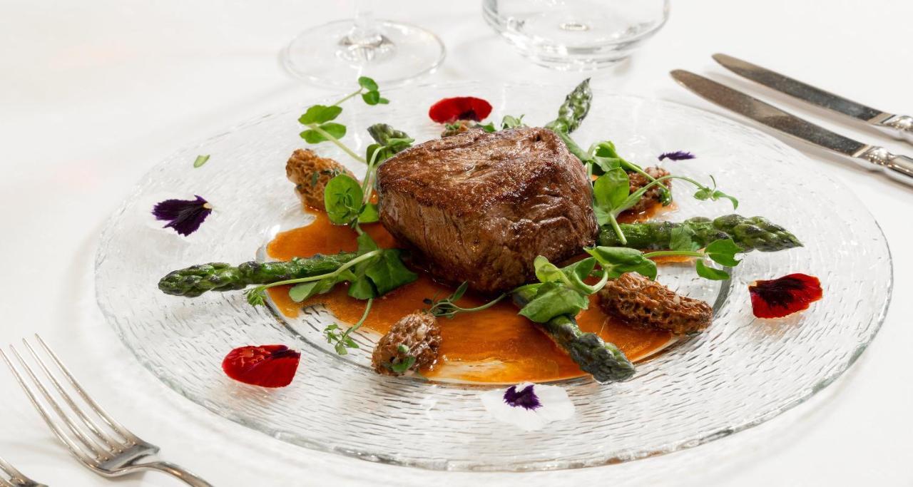 Victor's Residenz-Hotel Schloss Berg Nennig Exterior foto A steak prepared sous-vide