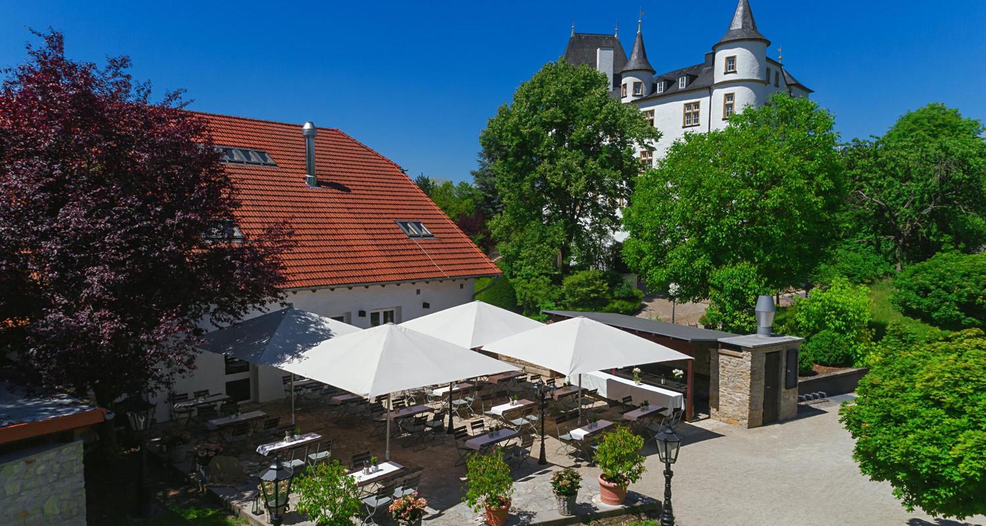 Victor's Residenz-Hotel Schloss Berg Nennig Exterior foto The restaurant in the castle
