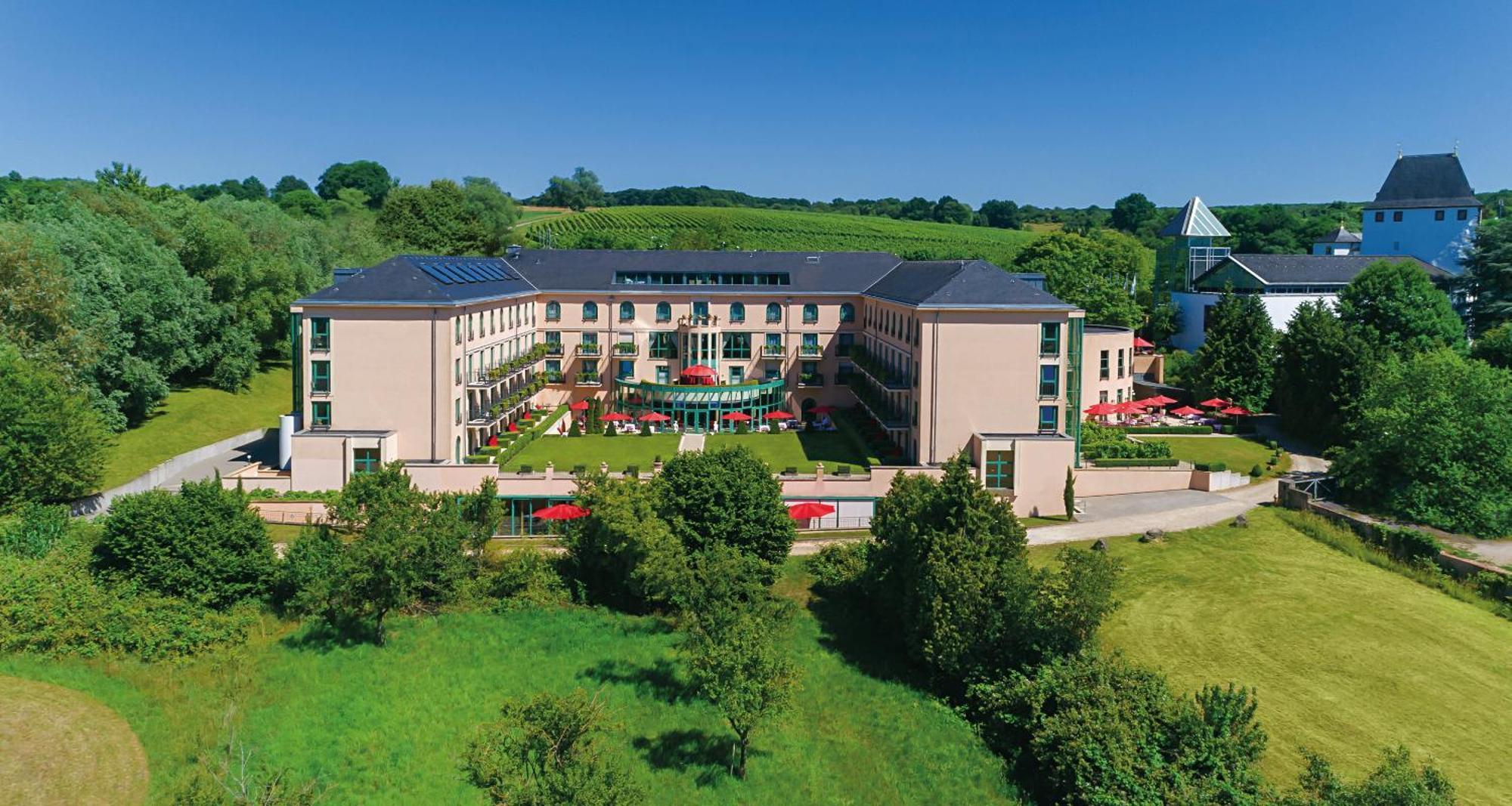 Victor's Residenz-Hotel Schloss Berg Nennig Exterior foto Aerial view of the campus