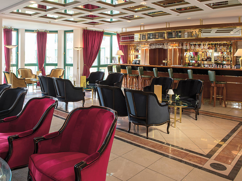 Victor's Residenz-Hotel Schloss Berg Nennig Exterior foto The bar